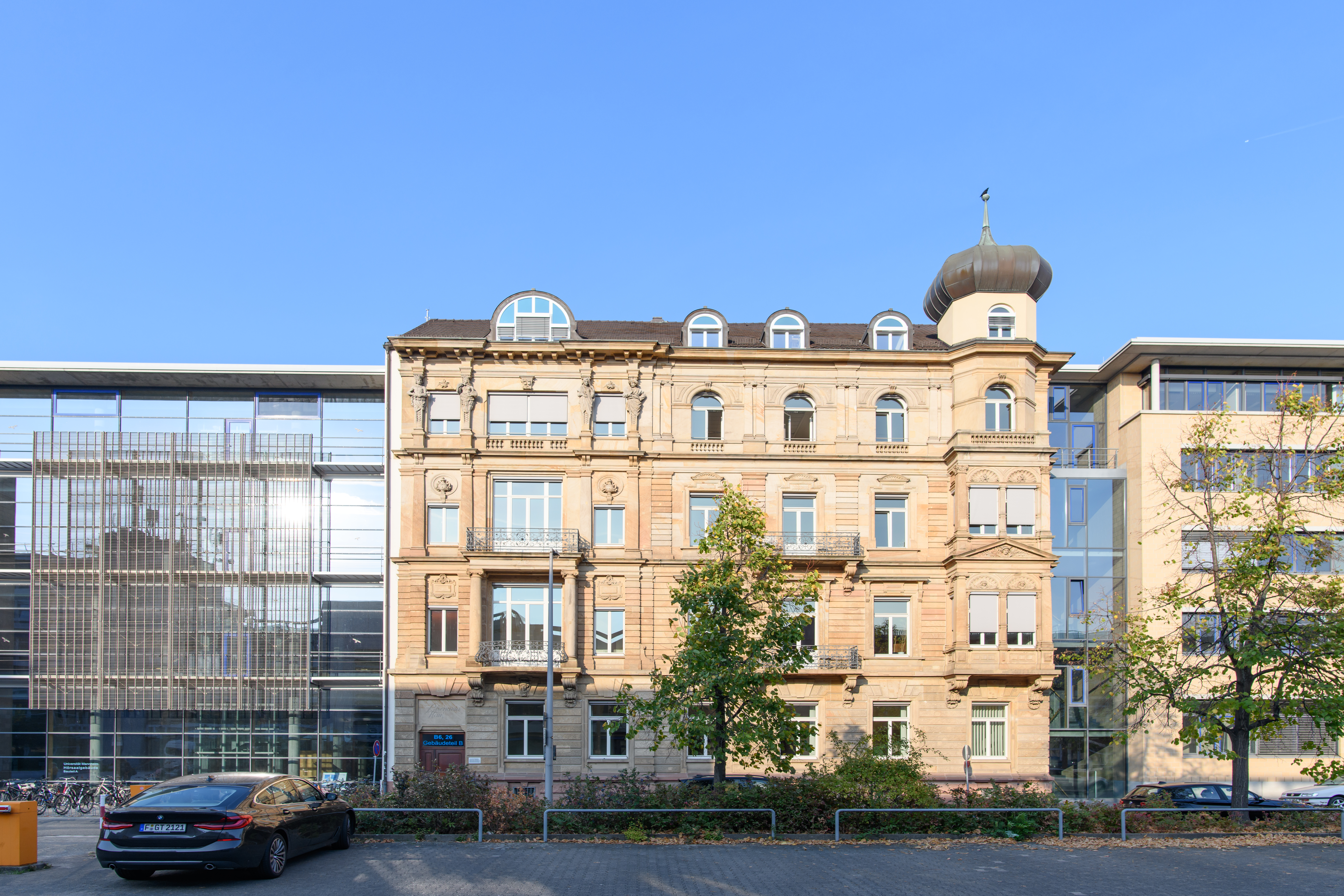 B6 Universitätsgebäude