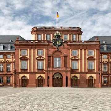 Castle, Ehrenhof