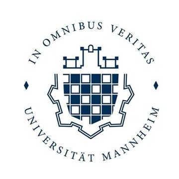 Logo: Universität Mannheim, weißer Hintergrund, blaue Schrift